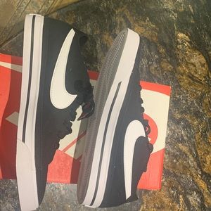 Womens nike court legacy size 9